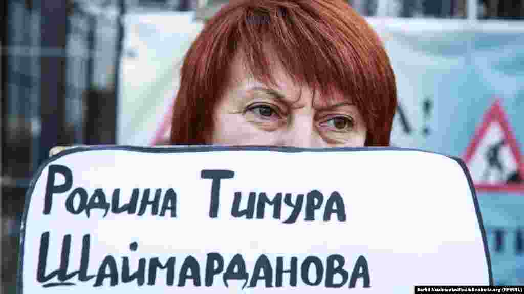 Активисты представили перфоманс «Юла в голове» – визуализацию мыслей тех, кто не принял потерю близких, кто находится в процессе поиска – непреодолимом, болезненном и бесконечном