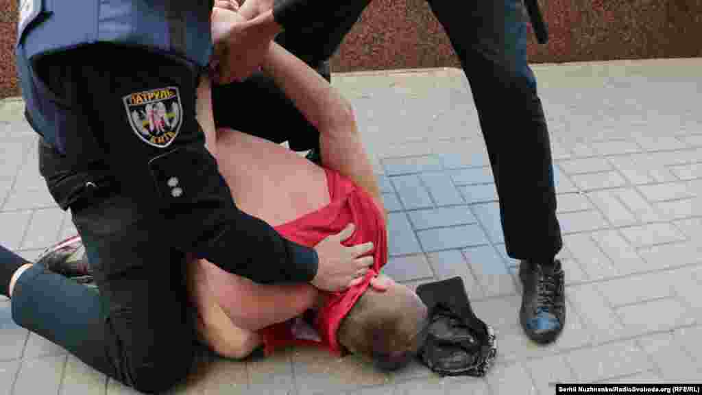 При первых признаках провокаций противников "Марша равенства" задерживала новая украинская полиция