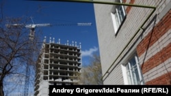 Четыре 20-этажные свечки должны вырасти прямо по соседству с пятиэтажками.