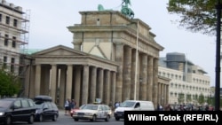 Берлин. У Бранденбургских ворот