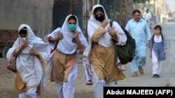 د پاکستان حکومت وايي، له شپږو مياشتو راهيسې تعليمې ادارې بندې وې او د پرانستلو پريکړه يې په پوره احتياط سره شوې.