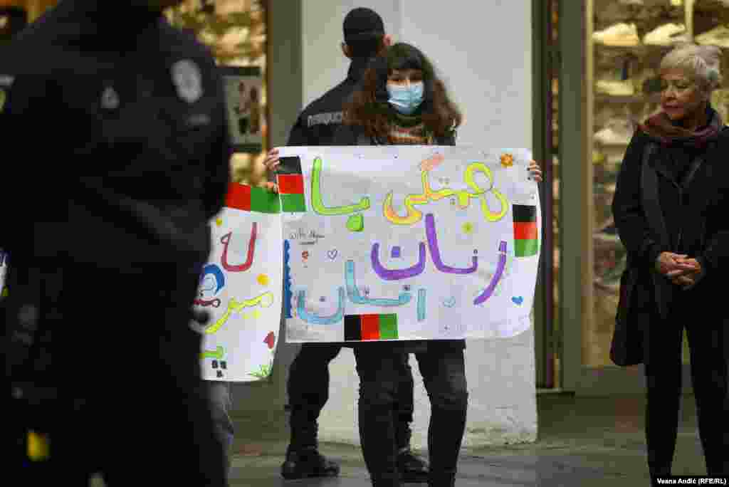 Predstavnici Ujedinjenih nacija (UN) saopštili su 13. septembra da raste briga za prava žena i devojaka u Avganistanu. Visoka komesarka za ljudska prava Michelle Bachelet saopštila je da su talibanski zvaničnici u Avganistanu prekršili javna obećanja koja se odnose na prava žena. U nekim mestima devojčicama starijim od 12 godina bilo je zabranjeno školovanje, dok je ženama rečeno da ostanu kod kuće, rekla je ona.  