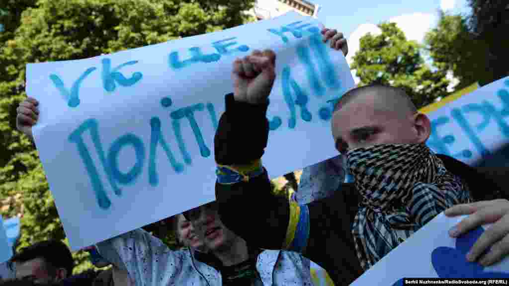 У Києві біля Адміністрації президента вимагали не блокувати соцмережу «ВКонтакте», 19 травня 2017 року ПЕРЕГЛЯНЬТЕ ФОТОГАЛЕРЕЮ ЧИ ВІДЕО