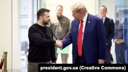 Президент Украины Владимир Зеленский и 45-й президент США Дональд Трамп (справа). Нью-Йорк, США, 27 сентября 2024 года