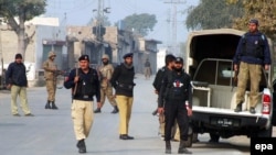 په پېښور کې پولیسو د عملیاتو پر مهال. انځور - ارشیف