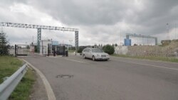 Пункт пропуску «Краковець», через який їхатиме Саакашвілі, обгороджений колючим дротом (відео) Пункт пропуску «Краковець», через який їхатиме Саакашвілі, обгороджений колючим дротом (відео)