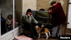 Люди ховаються в метро під час російського удару, Київ, 28 листопада 2024 року