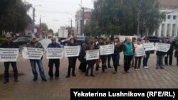 Пикет перед зданием областной администрации в Кирове