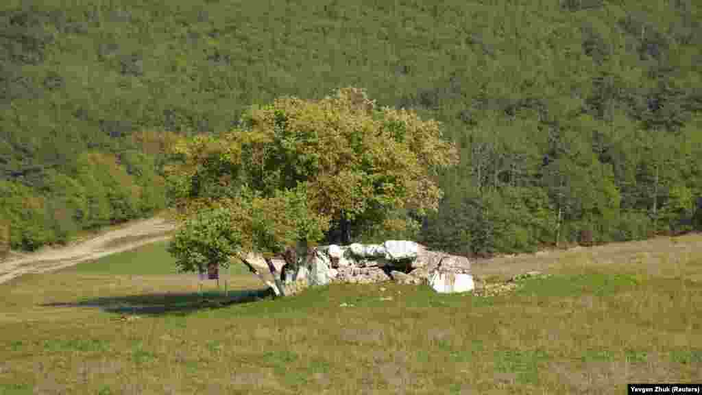 На поле рядом с теплицами – ДОТ №65 