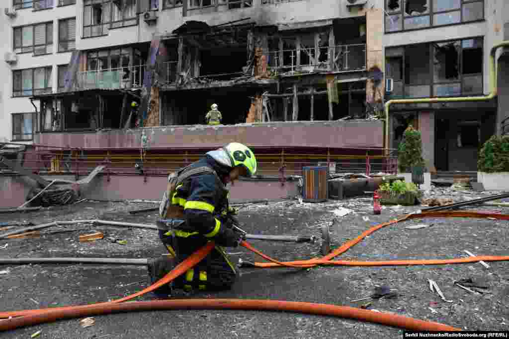 Попередня масована комбінована атака, яку Росія здійснила в ніч проти 10 липня сотнями дронів та балістичними ракетами, також зачепила цей район – дивіться її наслідки в репортажі