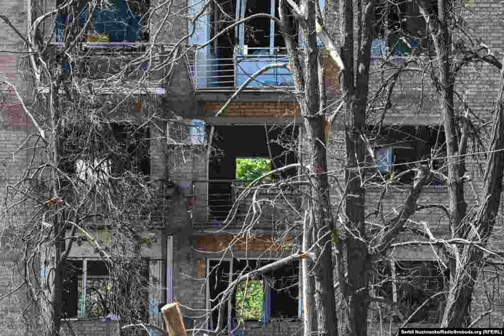 За даними місцевої влади, атака пошкодила 51 будинок, в епіцентрі вибуху опинилося 300 квартир