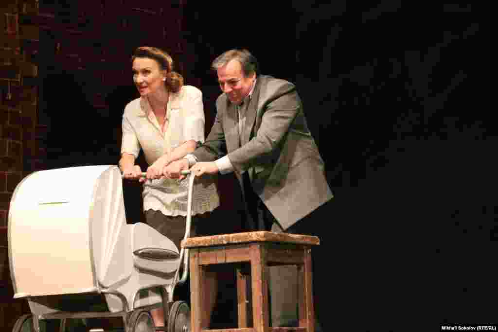 Счастье 1937 года. Спектакль "Папа, мама, я и Сталин". Отец - народный артист России Валерий Шейман.  Мать - Наталья Баронина.