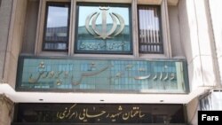 در روزهای اخیر گزارشهای ضدونقیضی از سوی مقامهای وزارت آموزش و پرورش و رسانهها درباره پرداخت حقوق معوقه معلمان منتشر شده است