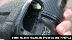 Під час сутичок біля Верховної Ради 17 грудня співробітники Національної гвардії та поліції розбили камеру й окуляри журналіста Радіо Свобода Сергія Нужненка