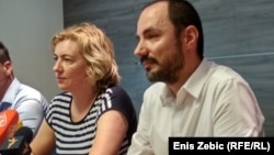 "Još jednom ćemo na korektan način razgovarati, a nakon toga ćemo održati sjednicu Glavnog odbora SDSS-a, na kojoj ćemo konačno doneti onu odluku koju zapravo svi očekuju – ostajemo li ili izlazimo iz koalicije", najavila je potpredsjednica SDSS-a