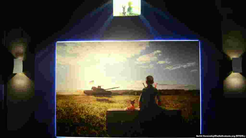 Оскільки автор хотів, щоб всі фотографії були неодмінно зроблені на фронті, у нього виникли труднощі із роботою над своєю версією ілюстрації до твору Антуана де Сент-Екзюпері «Маленький принц». Врешті-решт йому вдалося знайти хлопчика із місцевих мешканців, і світлина була зроблена