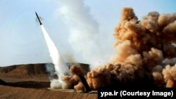 طبق تحریمهایی که بار دیگر علیه تهران اعمال شده، ایران نباید هیچ فعالیتی در رابطه با موشکهای بالستیکِ قادر به حمل کلاهکهای هستهای انجام دهد