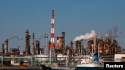 საილუსტრაციო ფოტო. ნედლი ნავთობის გადამამუშავებელი ქარხანა კავასაკიში, ტოკიო