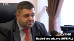 У грудні 2022 року ВАКС заочно обрав запобіжний захід колишньому народному депутату у справі про злочинну схему зловживань Одеському припортовому заводі