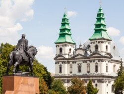 Пам'ятник королю Данилу Галицькому (1201–1264) в центрі Тренополя