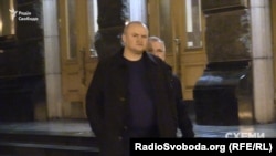 Павло Демчина виходить з Адміністрації президента Порошенка, кадр з архіву