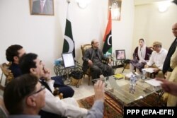 د ارشيف انځور: د پاکستان پيپلز ګوند مشرانو غونډه