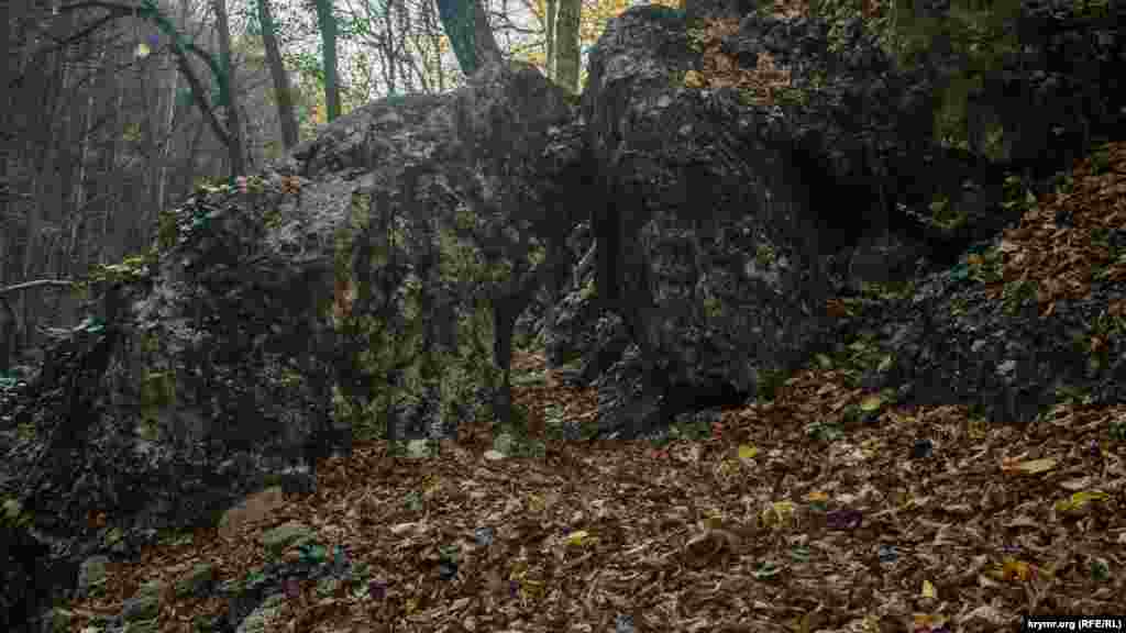 «Ворота верности». Легенда гласит, что неверные супруги не могут их преодолеть