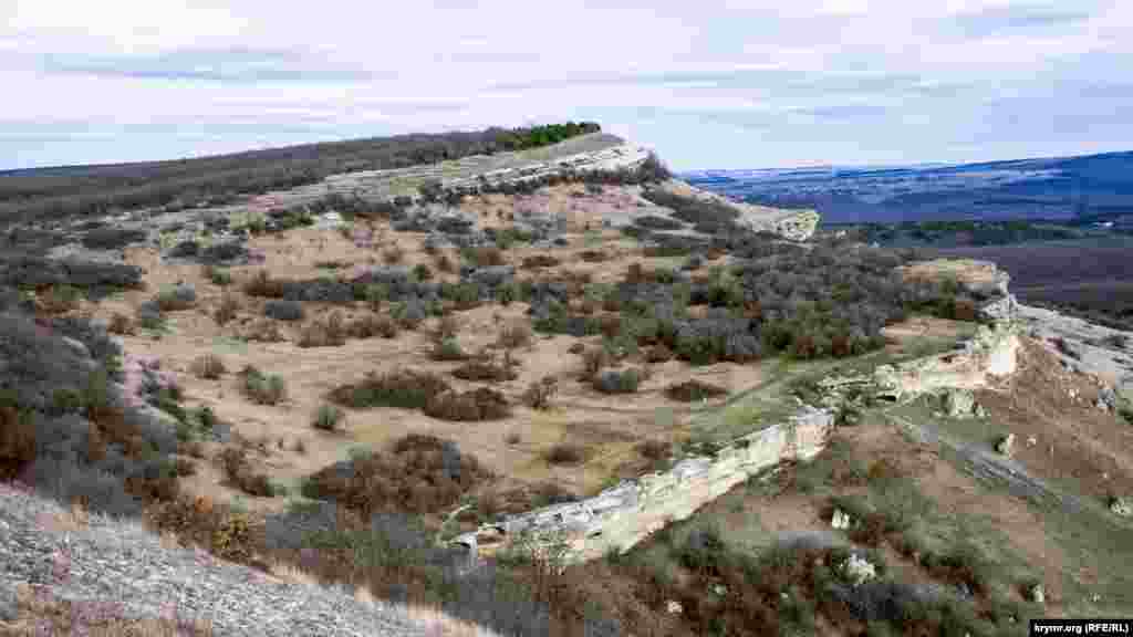 В рельефе нижнего уступа куэсты выделяется четыре мыса Баклинского нагорья, на которых сосредоточены памятники археологии – Передовой, Центральный, Церковный и Крепостной