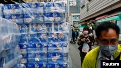 Водночас на сьогодні від коронавірусу померли 2118 людей, понад 74 тисячі інфіковані в Китаї і ще сотні в майже 30 країнах