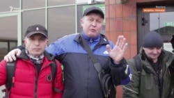 «Ми повертаємось, Україно! Путін, х...ло, чекай!»: українці повертаються додому (відео) «Ми повертаємось, Україно! Путін, х...ло, чекай!»: українці повертаються додому (відео)