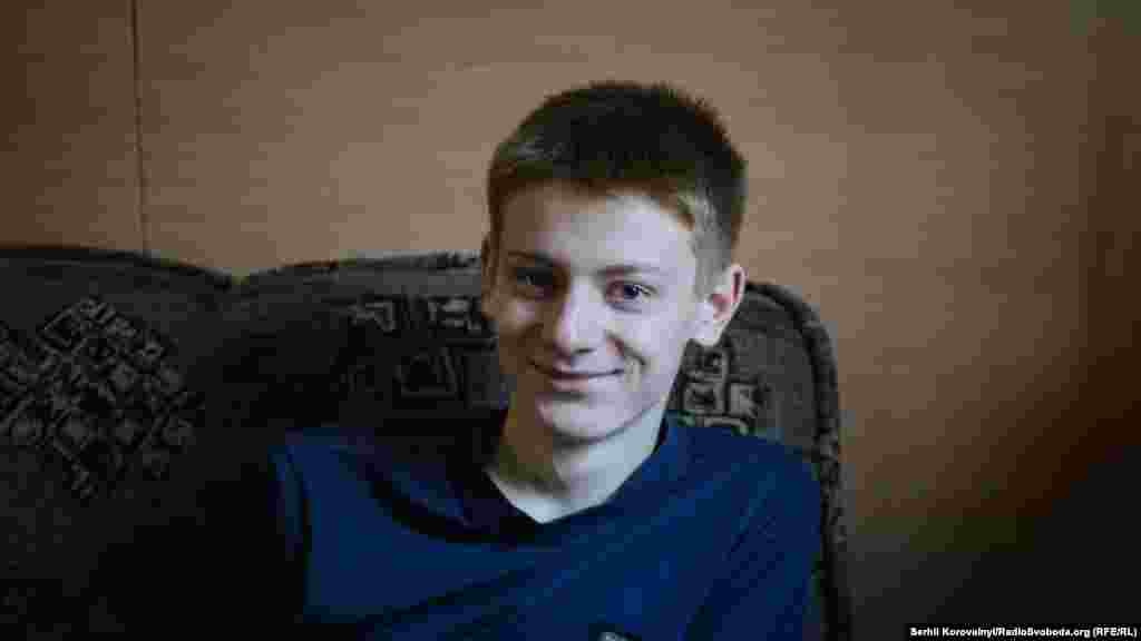 Андрій: «Хочу вступити до школи міліції, добре закінчити, вийти лейтенантом. Потім – служити. Будинок, квартира, дружина, сім'я»