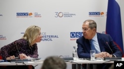 «Мені вже байдуже, чим закінчаться ці посиденьки...І мені, наприклад, байдуже, що відбуватиметься з цією організацією», – сказав Сергій Лавров