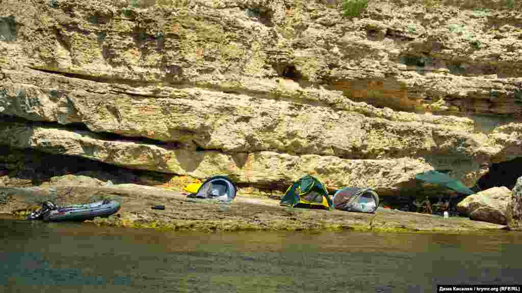 «Дикари» здесь тоже есть