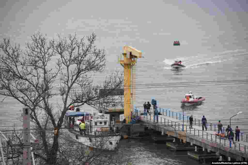 Серед пасажирів літака була і член Ради при президентові Росії з розвитку громадянського суспільства і прав людини, голова благодійного фонду «Справедлива допомога» Єлизавета Глінка, відома також за прізвиськом «Доктор Ліза»