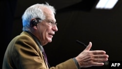 «Важко сказати (хто за цим стоїть). Я не можу нікого звинувачувати, оскільки у мене немає доказів, але ми можемо здогадатися»