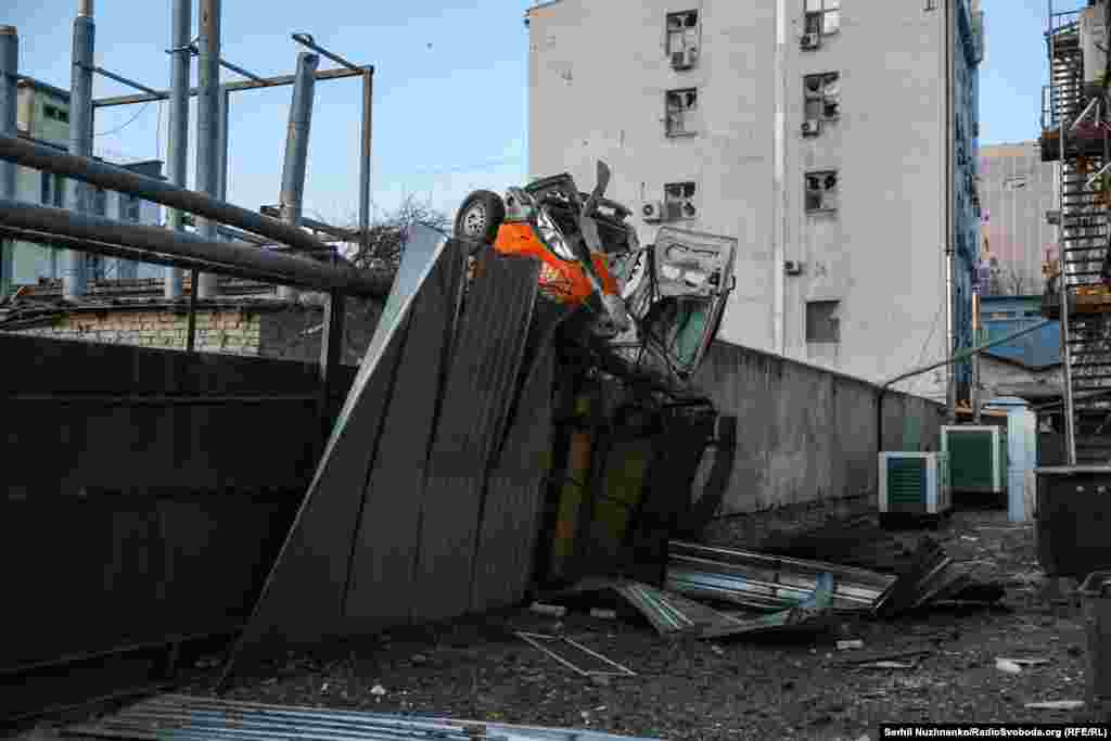Під час атаки у Голосіївському районі горіло складське приміщення  