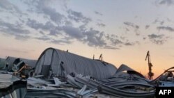 Пошкоджені склади в порту на річці Дунай на півдні Одещини після чергової російської атаки, 16 серпня 2023 року