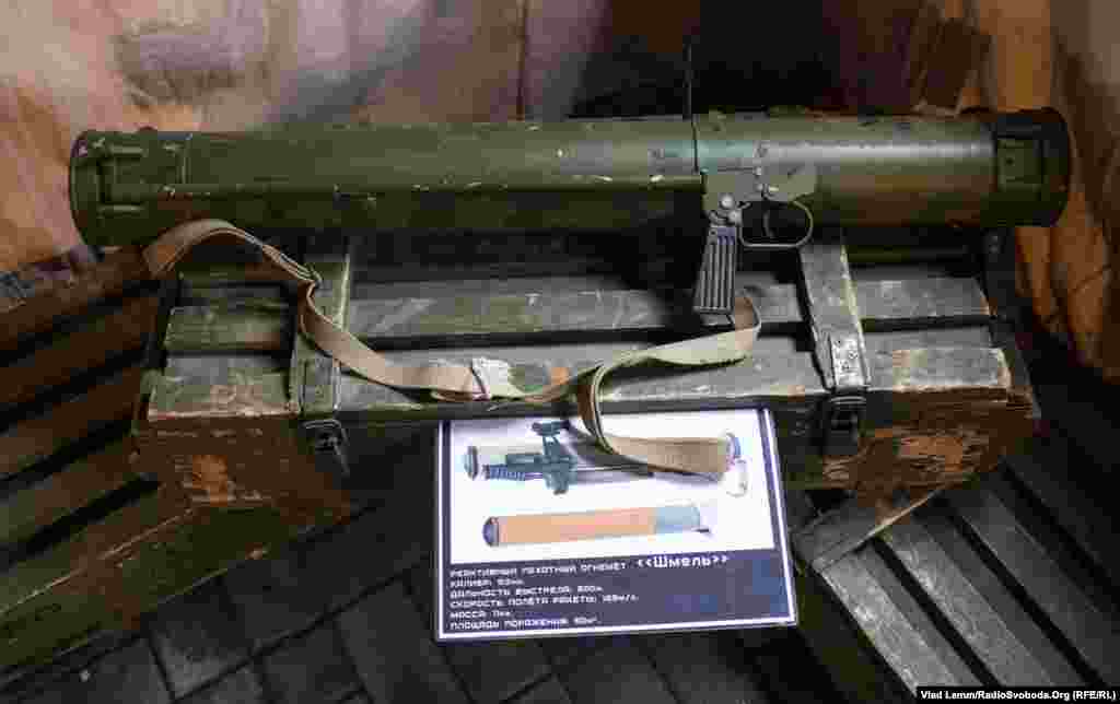 Динамореактивний вогнемет одноразового застосування «Джміль», призначенний для ураження вогневих точок та легкоброньованої техніки. В Афганістані був прозваний як «Шайтан-труба»