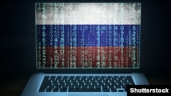 Російське посольство у Празі заперечило будь-який зв'язок Росії з атаками, хоча чеські посадовці не висували подібних обвинувачень.