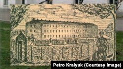 Малюнок в'язня концтабору «Береза Картузька» Степана Стебельського на палітурці книжки Книжка Олександра Ільїна та Петра Мазура «Нариси історії Береза-Картузького концтабору (липень 1934 – вересень 1939)»