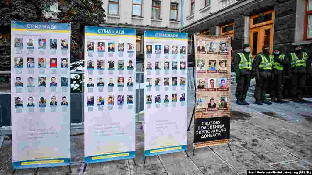 Учасники пікету вимагають від влади включити до складу Комісії з питань зниклих безвісти за особливих обставин представників родин зниклих