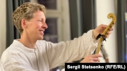 Юрій Фединський народився в США, однак після розпаду СРСР повернувся в Україну на батьківщину своїх пращурів