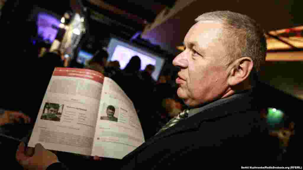 Петр Выговский – отец Валентина Выговского, которого похитили в сентябре 2014 года в Крыму. В декабре 2015 года Московский областной суд вынес приговор – 11 лет лишения свободы за шпионаж на территории России