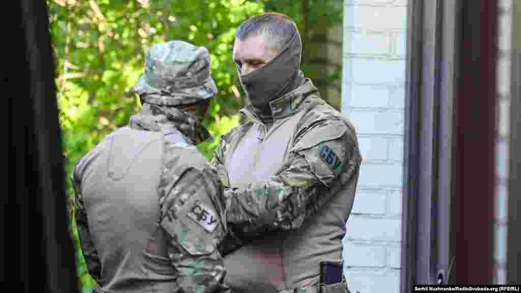 «На цьому досудове засідання не завершене. Окрім цього кримінального провадження, ми маємо процесуальне керівництво іншими кримінальними провадженнями, які вносилися в ЄРДР як за заявами журналістів, активістів, так і за фактами, які правоохоронці знаходили самостійно. Про результати цих розслідувань ми вам повідомимо традиційно, як тільки у нас буде гідний результат», – сказала Венедіктова