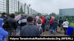 Перед пунктом пропуску Медика, 15 червня 2020 року