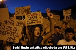 Деяких користувачів соцмереж збурили матюки на плакатах протестувальників