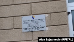 Đozo je bio imam 28. regimente SS Wafen divizije, poznate pod imenom Handžar divizija, koja je bila jedna od vojnih jedinica NDH. Nakon II svjetskog rata osuđen je na pet godina zatvora i gubitak građanskih prava. (Tabla na OŠ "Husein ef. Đozo", Goražde, 23. juni 2016.)