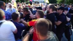 У День міста в Одесі виникли сутички біля Куликового поля (відео) У День міста в Одесі виникли сутички біля Куликового поля (відео)