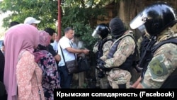 Обшуки в будинках кримських татар, село Октябрське, Красногвардійський район окупованого Росією Криму. 7 липня 2020 року