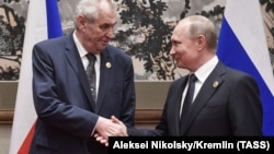 Влдаимир Путин и Милош Земан во время встречи в Китае